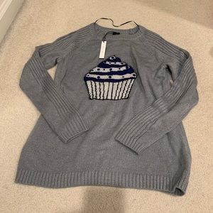 ✅ Eric + Lani cupcake sweater medium